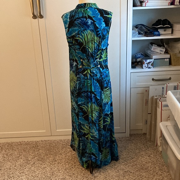 California Krush sleeveless button down dress - Picture 2 of 7